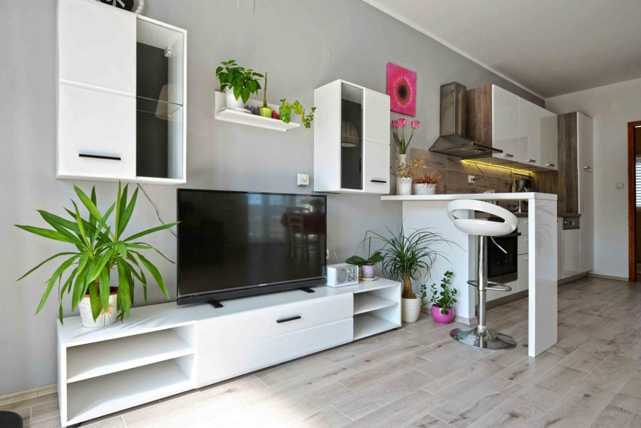 Apartment Kristina Murter Buitenkant foto