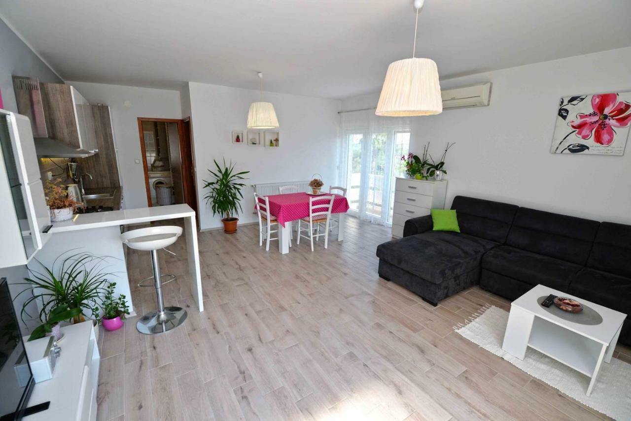 Apartment Kristina Murter Buitenkant foto