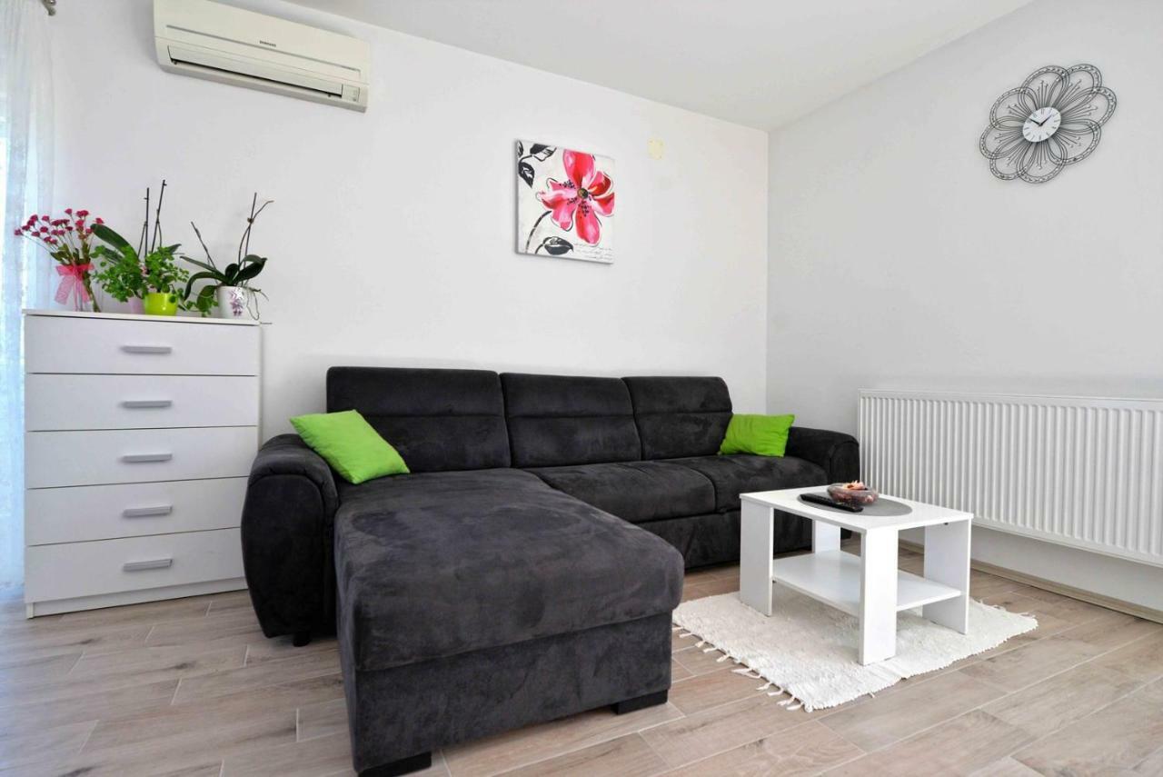 Apartment Kristina Murter Buitenkant foto