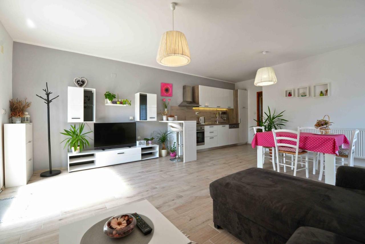 Apartment Kristina Murter Buitenkant foto
