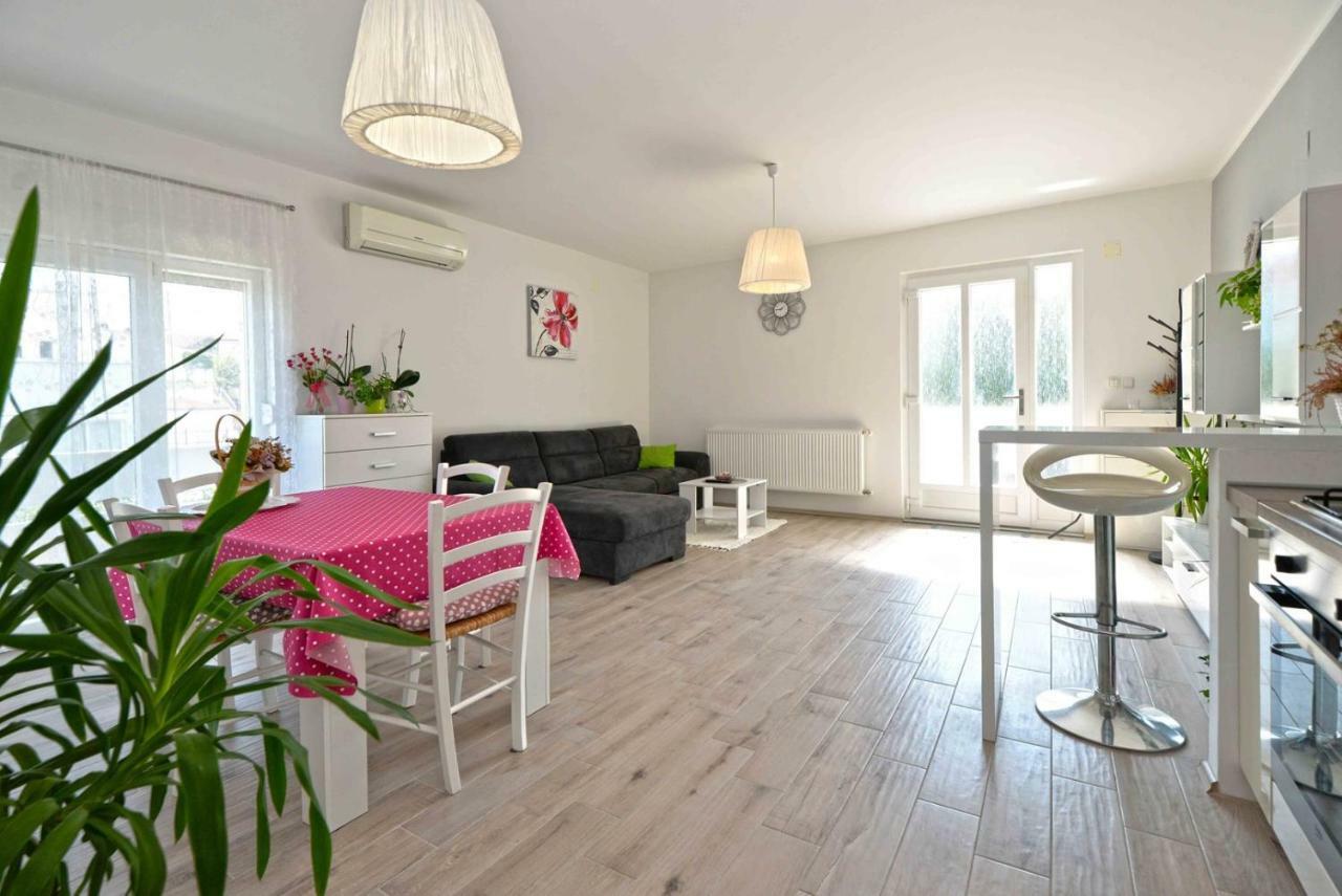 Apartment Kristina Murter Buitenkant foto